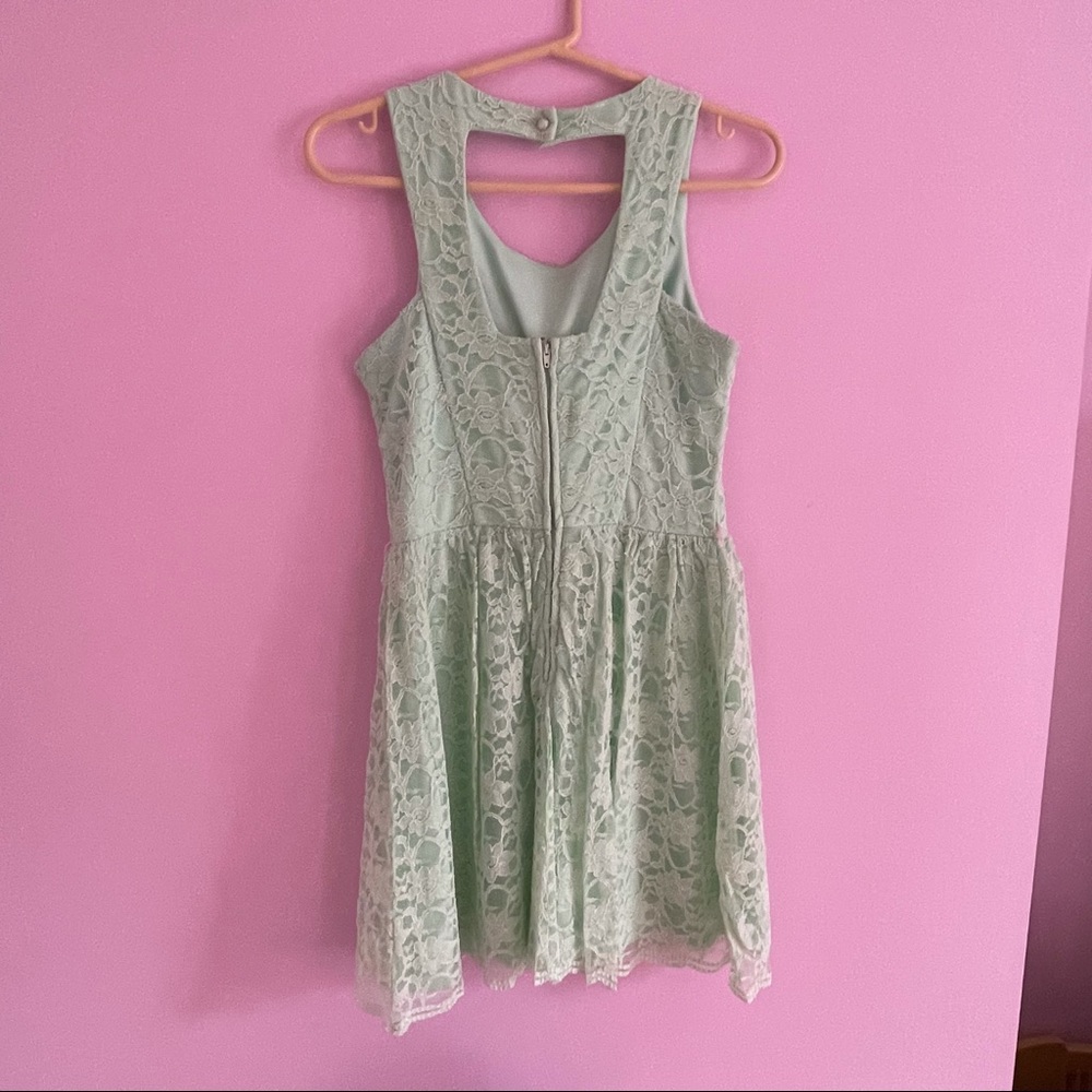 Lace green dress - Picture 2 of 3